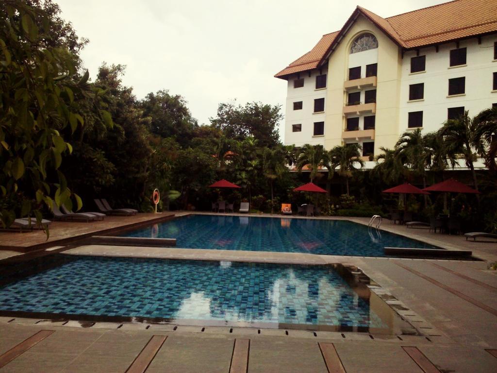 Hotel Santika Cirebon Esterno foto